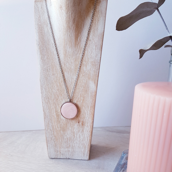 Collier médaille 20mm rose nacre